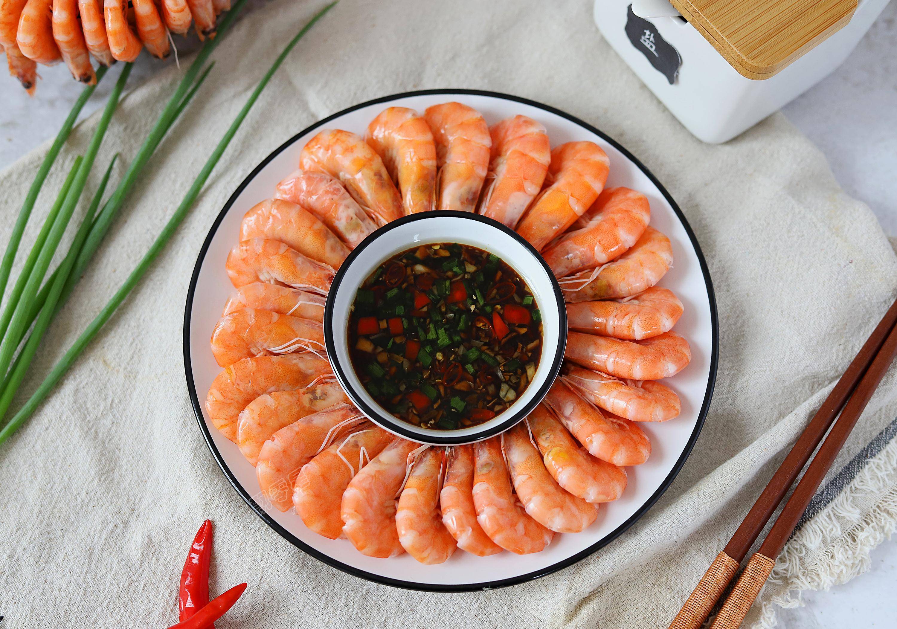“虾”是胃病的发物吗？医生提醒：除了它之外，3物尽量少吃