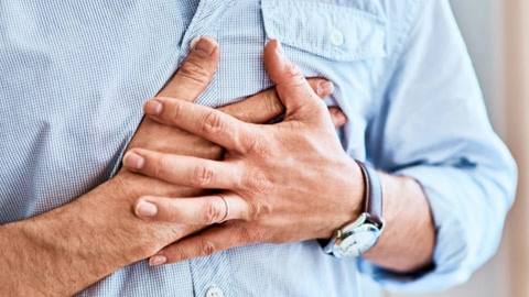 胃炎胆汁反流怎么改善？胃炎会引起胸口疼痛吗？